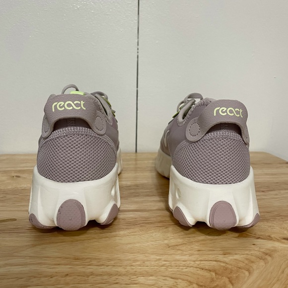 Nike React Art3mis Platinum Violet Size 7